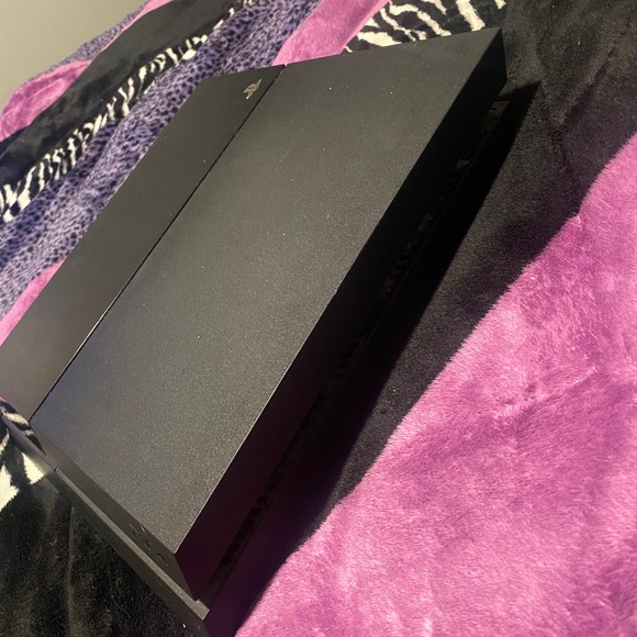 PS4 - Picture 3 of 4